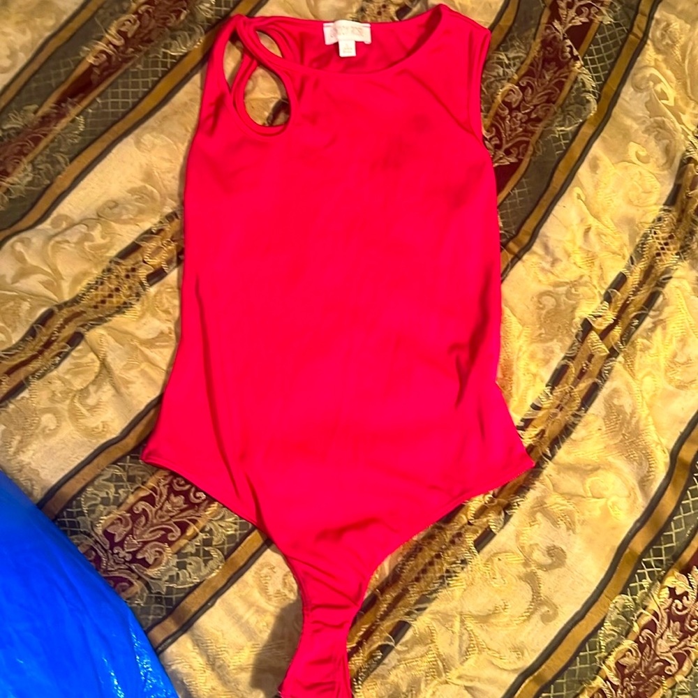 🔥PINKISH RED RIBBED TANK BODYSUIT